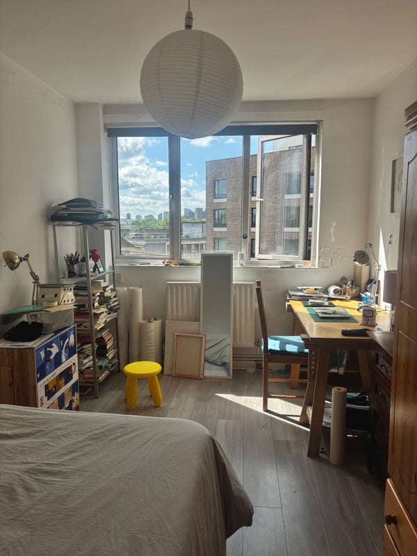 Room Fellows Court in Greater London