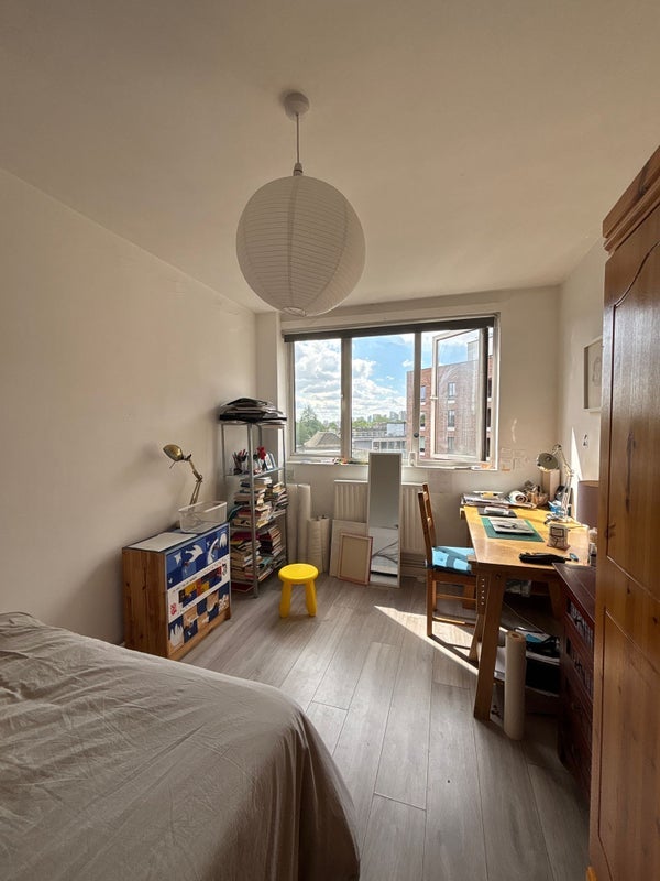 Room Fellows Court in Greater London
