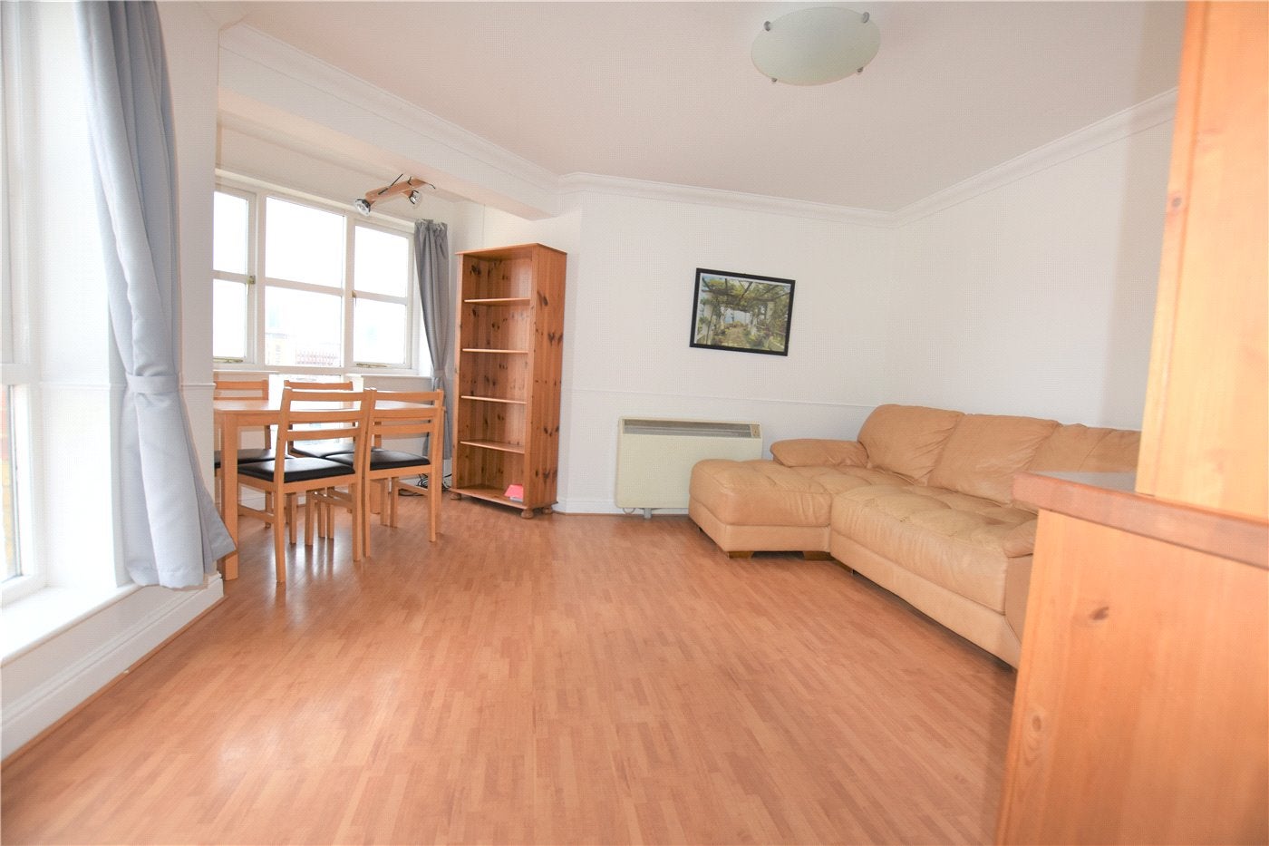 Flat Dunnage Crescent in Greater London