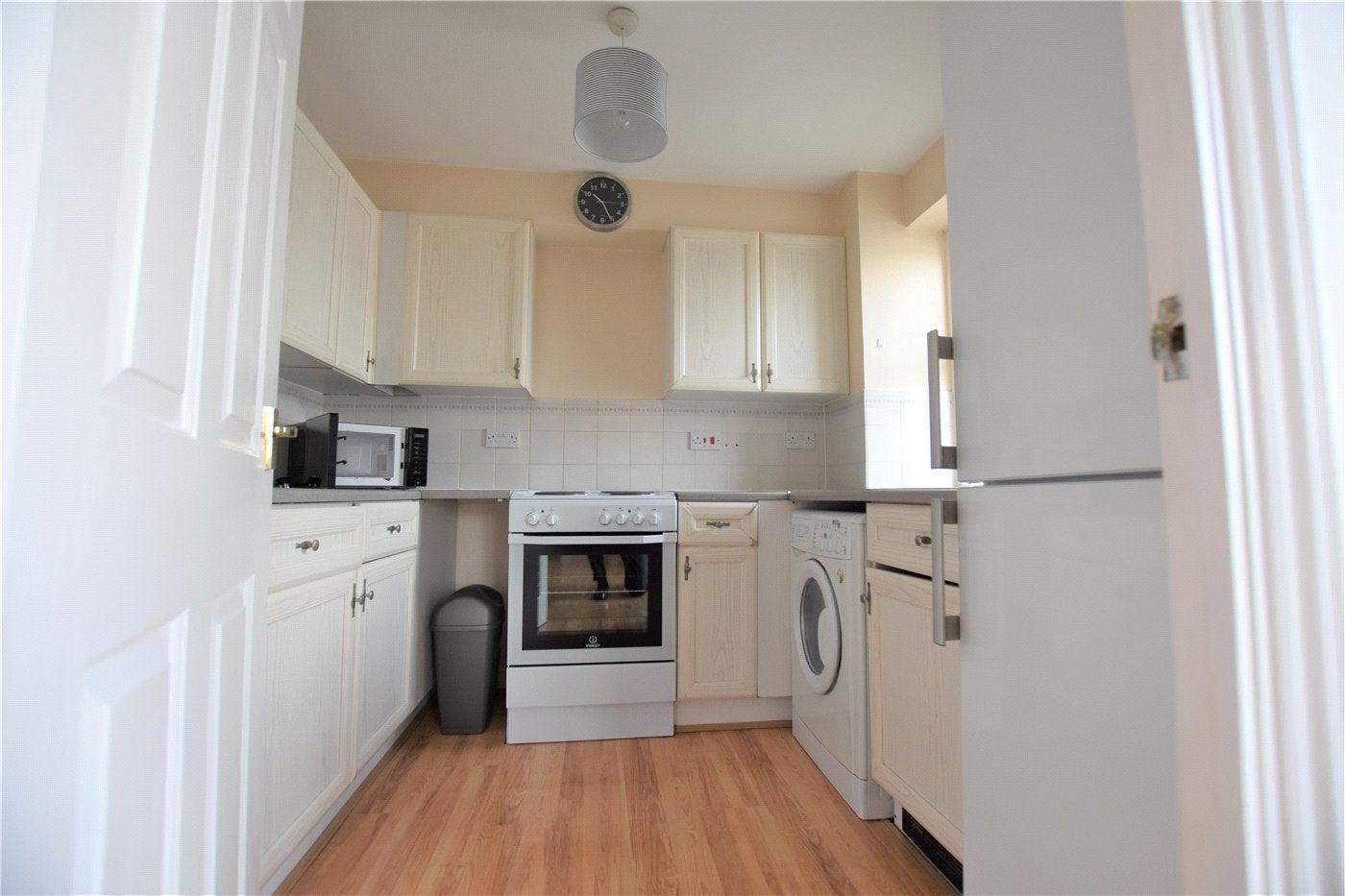 Flat Dunnage Crescent in Greater London