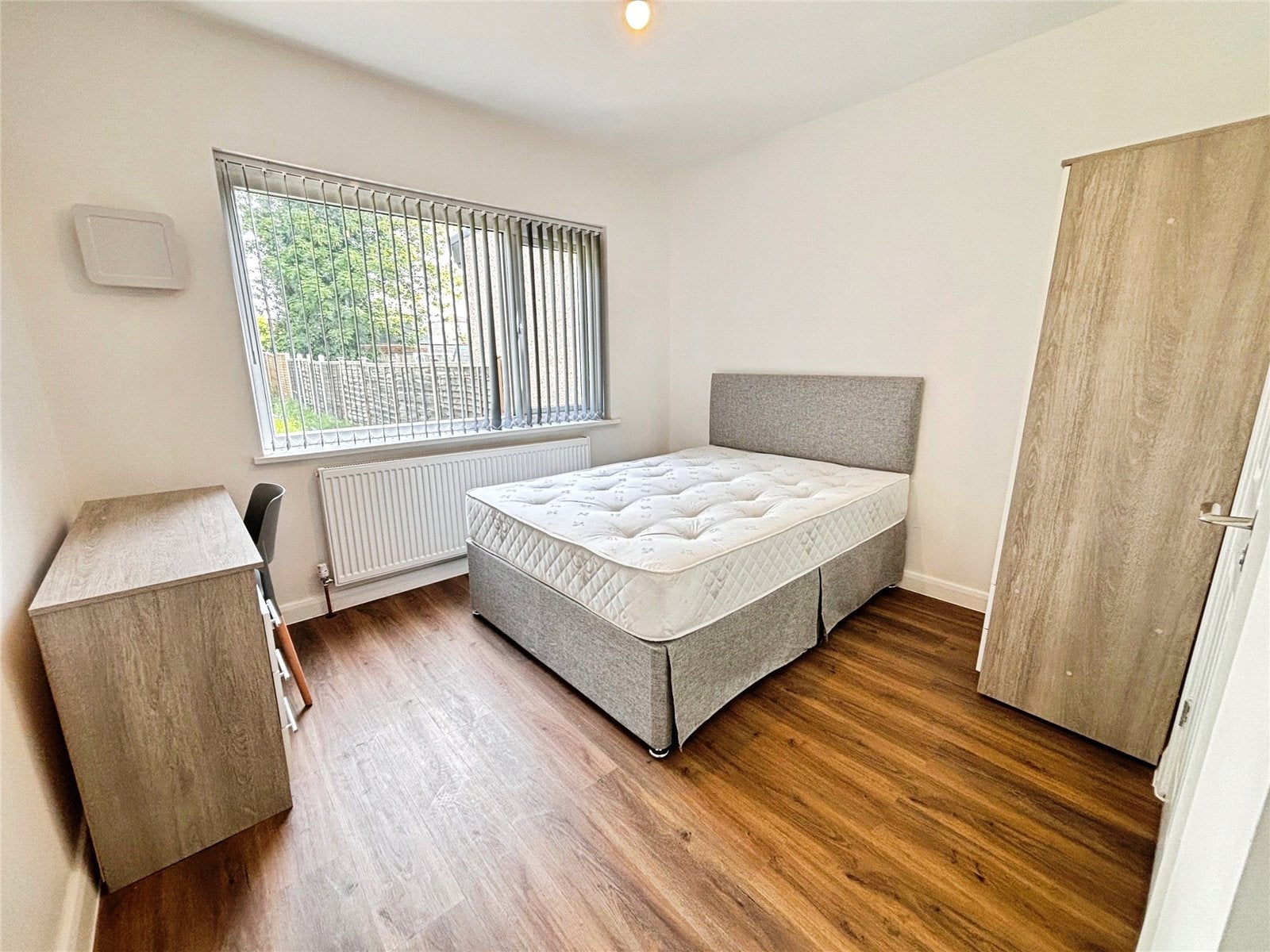 Room Hatch Lane in Greater London