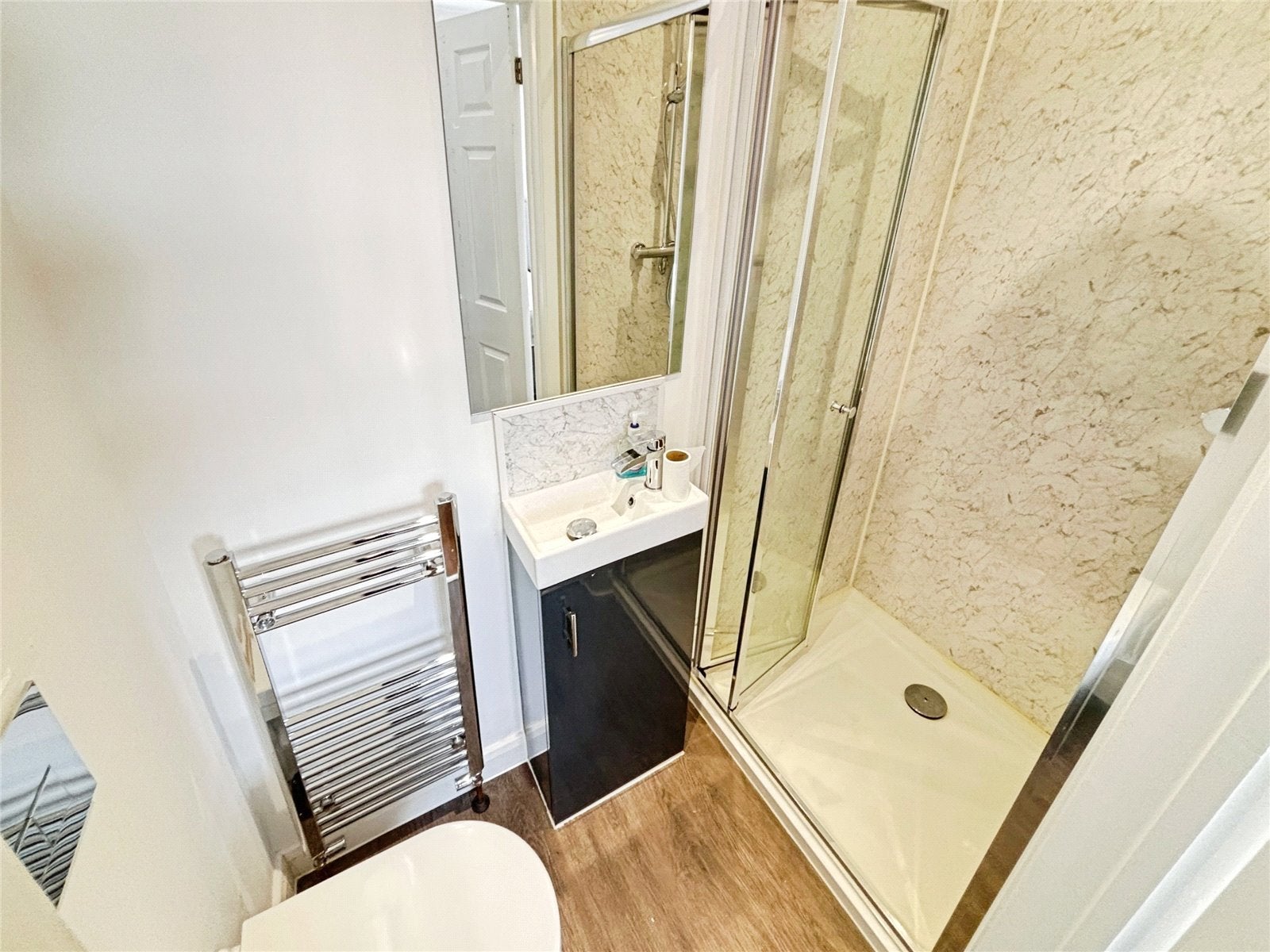 Room Hatch Lane in Greater London