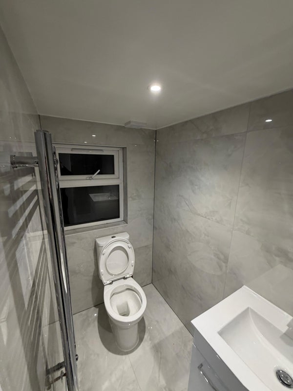 Flat Charlton Road in Greater London