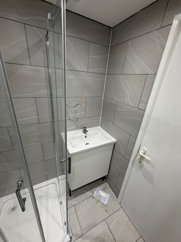 Room Charlton Road in Greater London