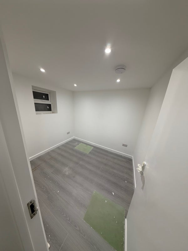 Room Charlton Road in Greater London