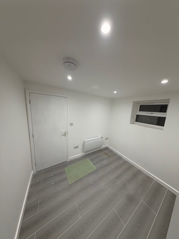 Room Charlton Road in Greater London
