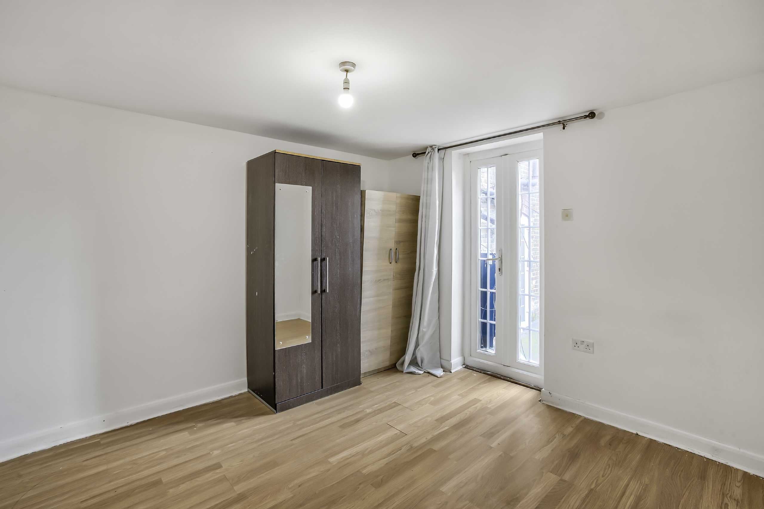 Flat Uxbridge Road in Greater London