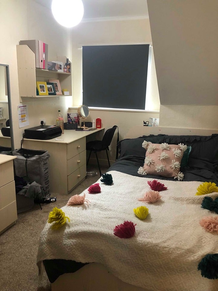 Flat Estcourt Terrace in Leeds