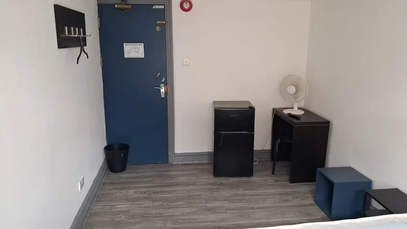 Room Tanner Street in Greater London