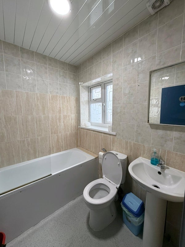 Room Tanner Street in Greater London