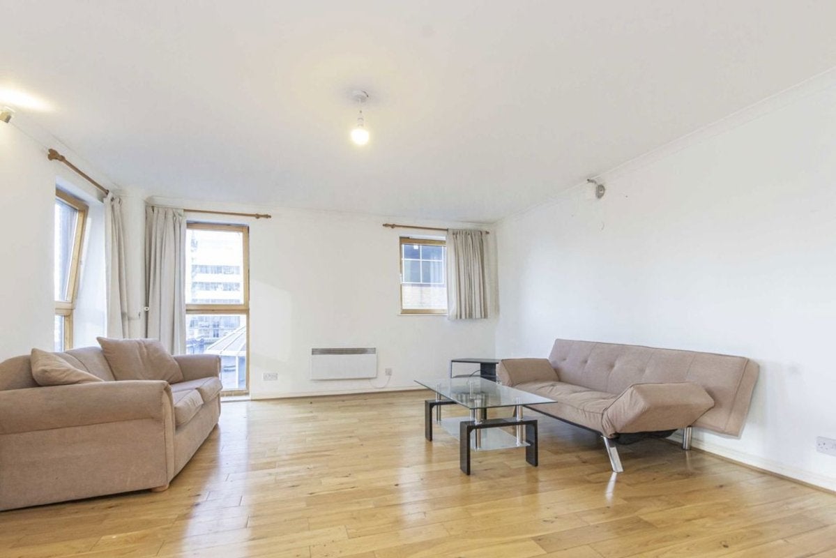 Flat Meridian Place in Greater London