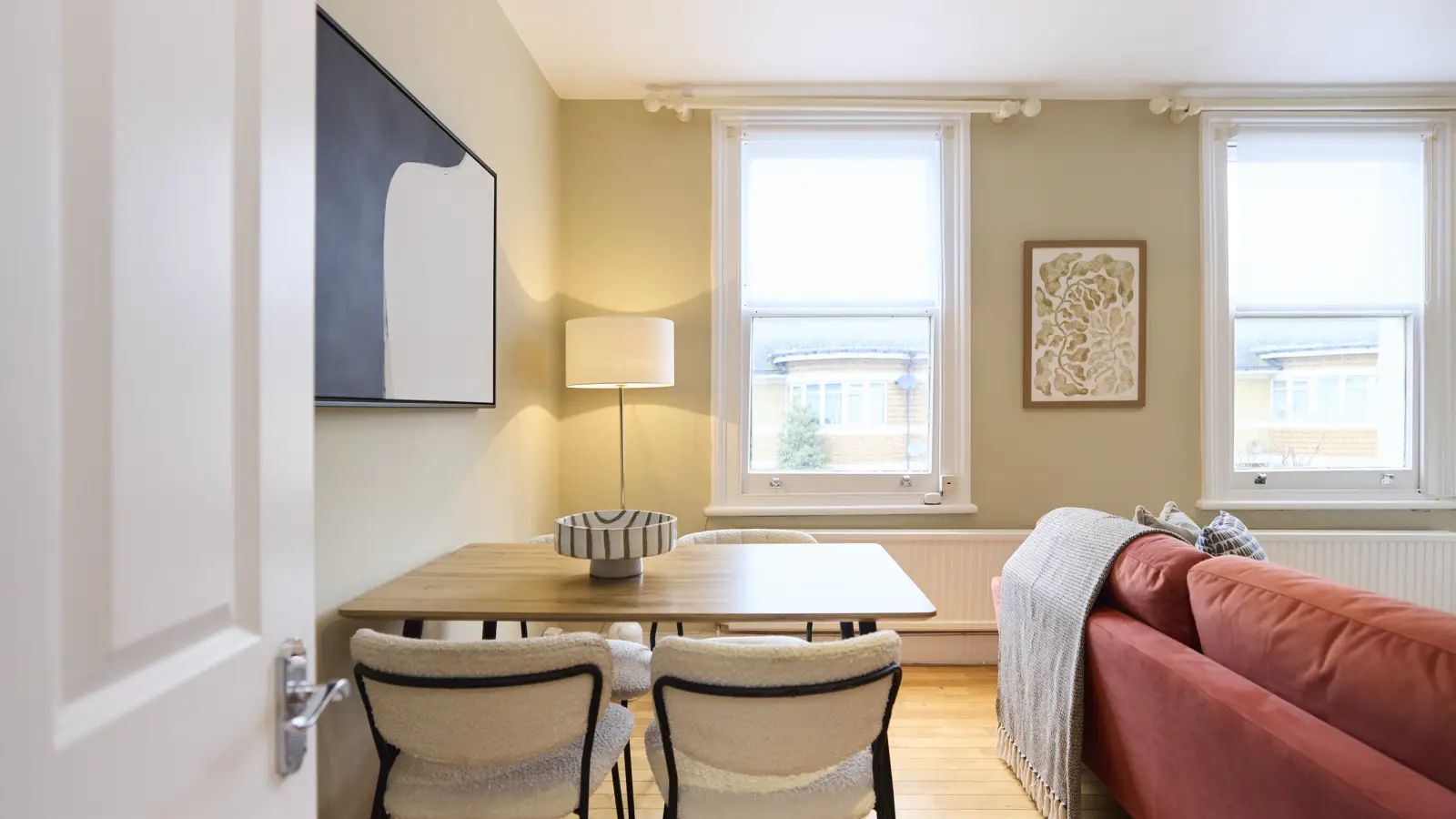 Flat Aintree Street in Greater London