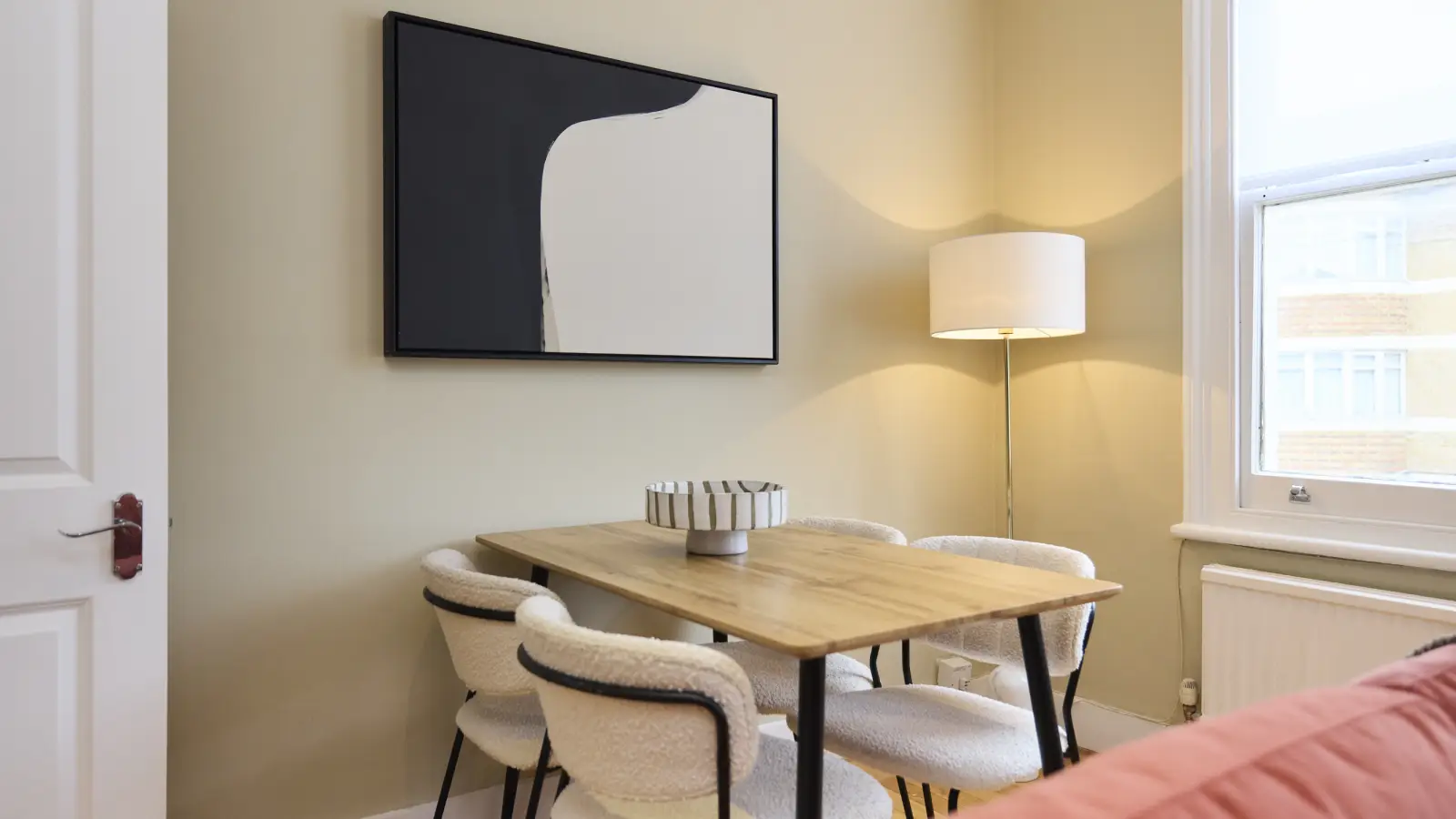 Flat Aintree Street in Greater London