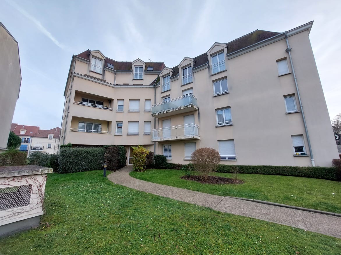 Flat Rue Michel Bléré in Lamorlaye