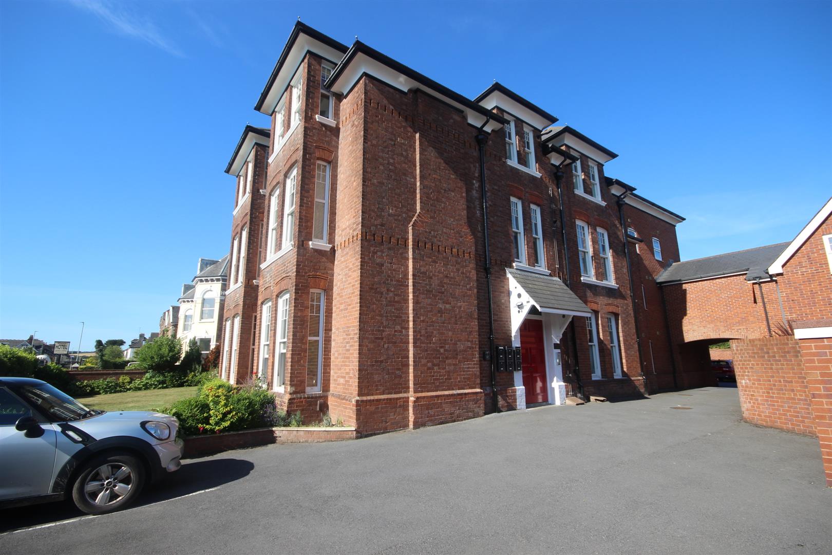 Flat Alphington Road in Exeter