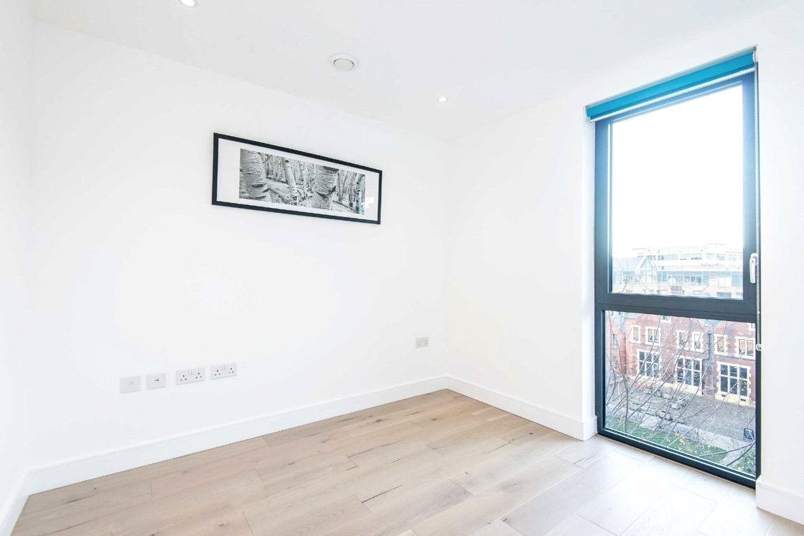 Flat Commercial Street in Greater London