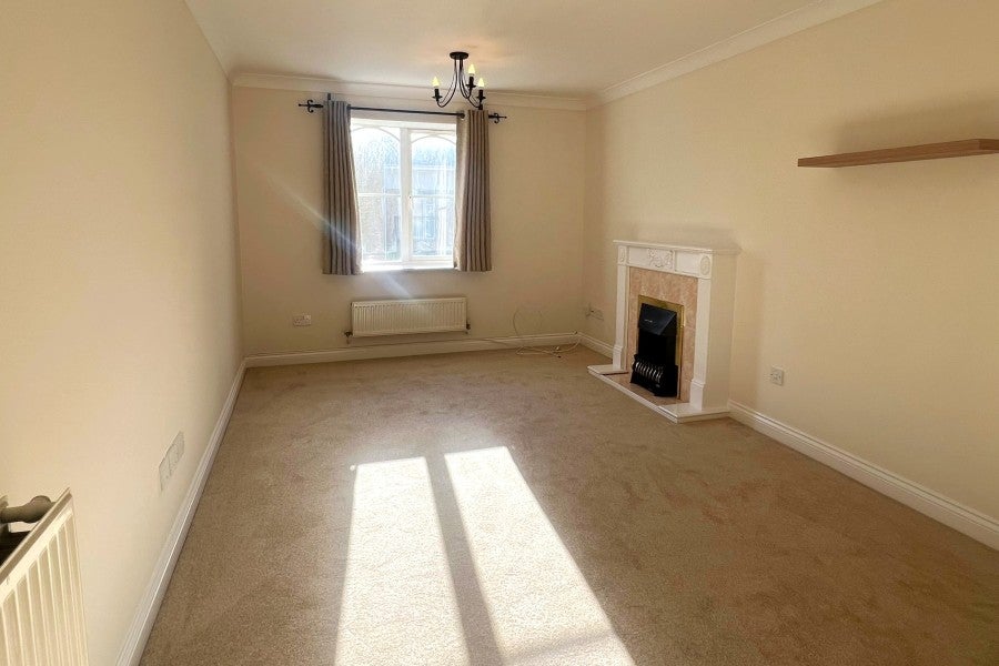 Flat Century Court in Woking