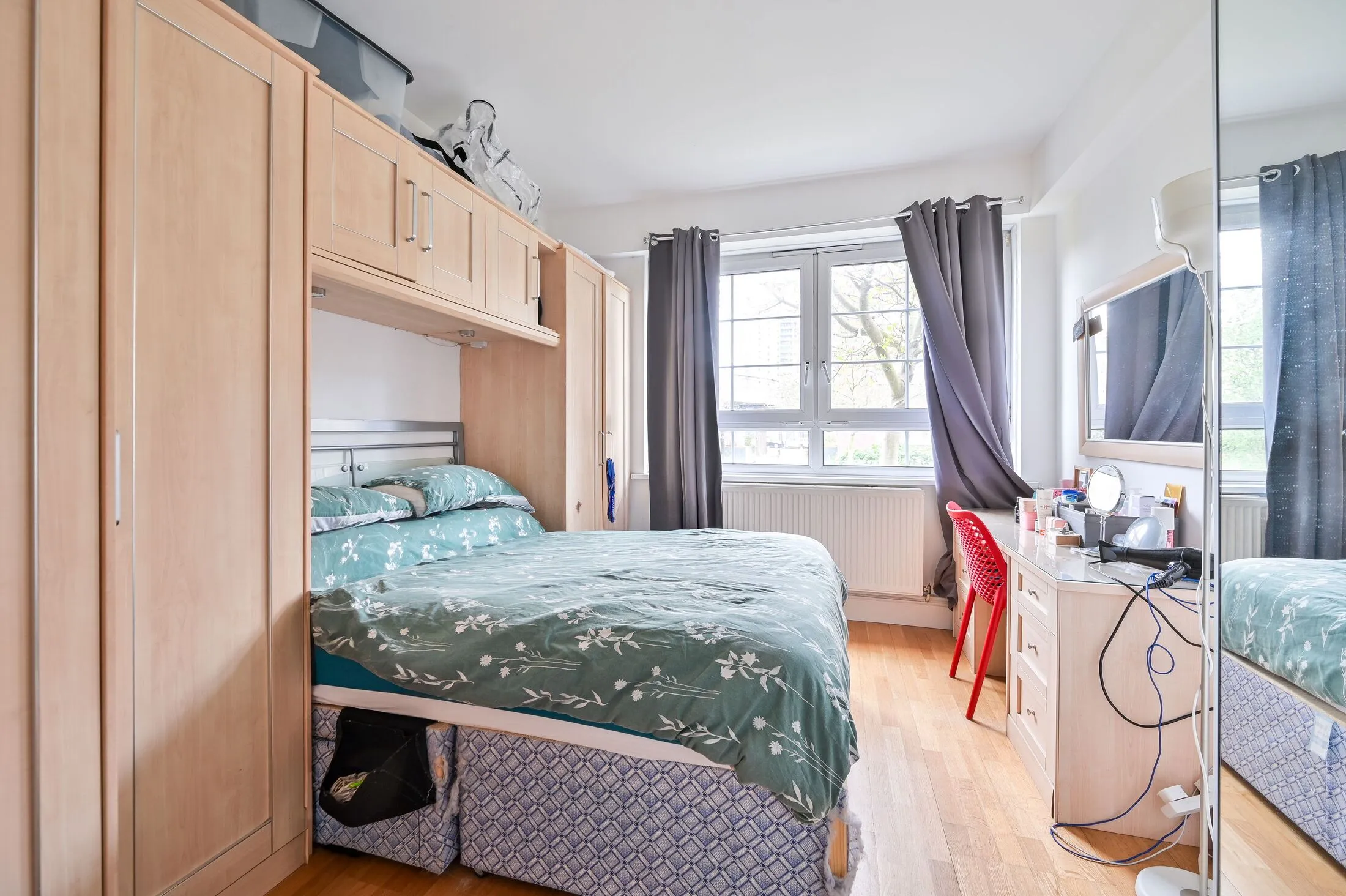 Flat Druid Street in Greater London
