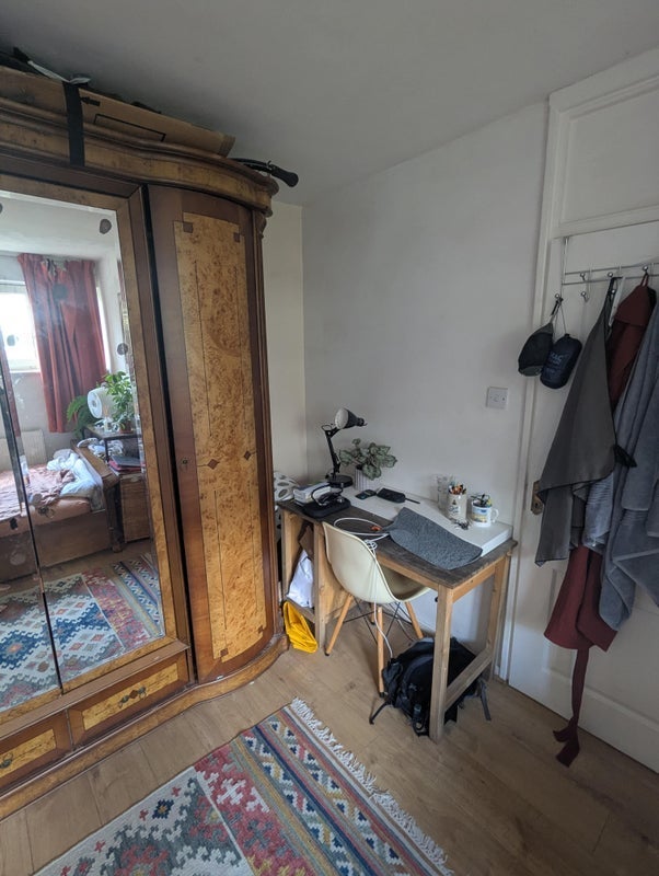 Room Pownall Road in Greater London