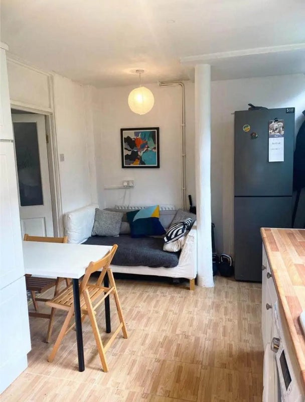 Room Pownall Road in Greater London