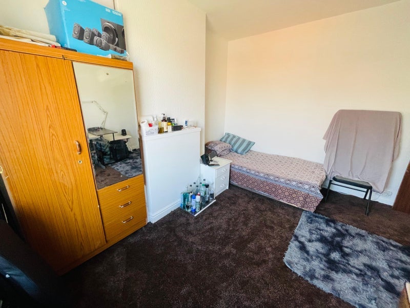 Room Back Roland Road in Bolton