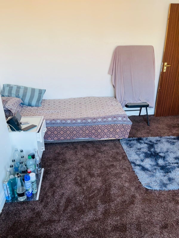 Room Back Roland Road in Bolton