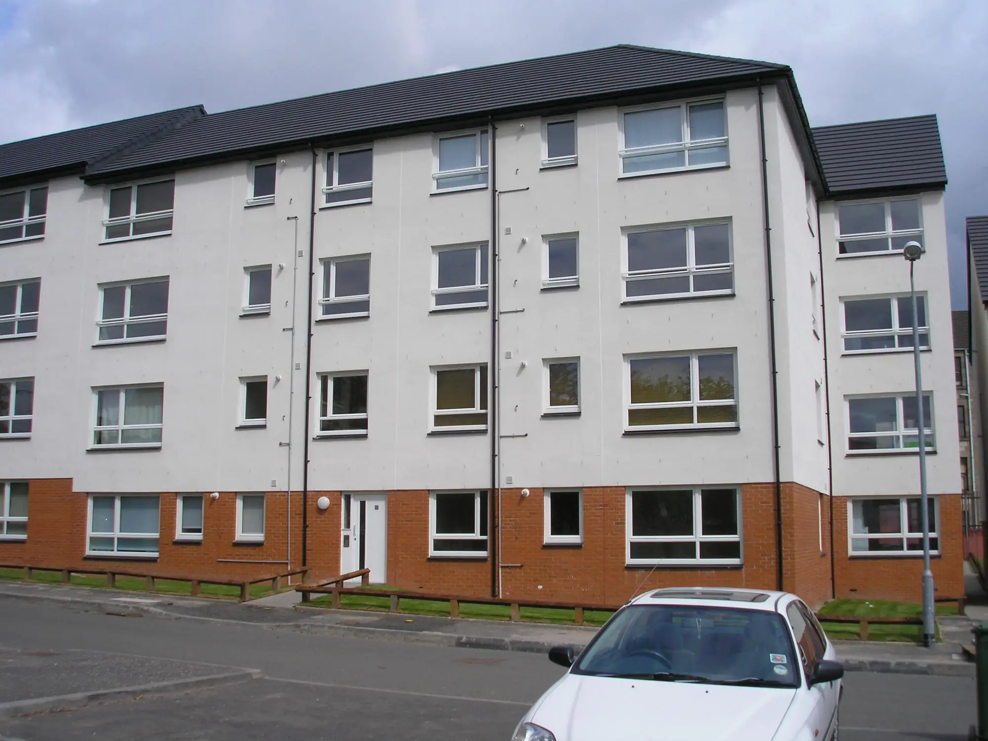 Flat Hamiltonhill Gardens in Glasgow