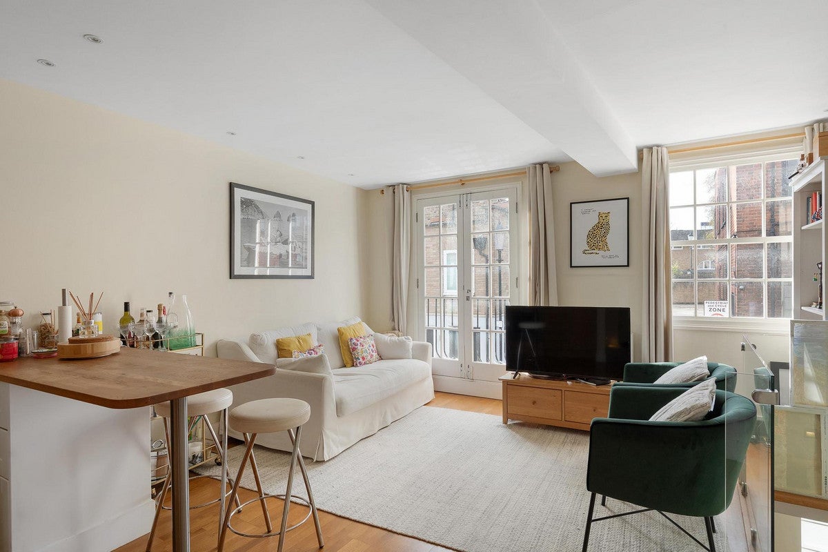 Flat Royal Crescent Mews in Greater London