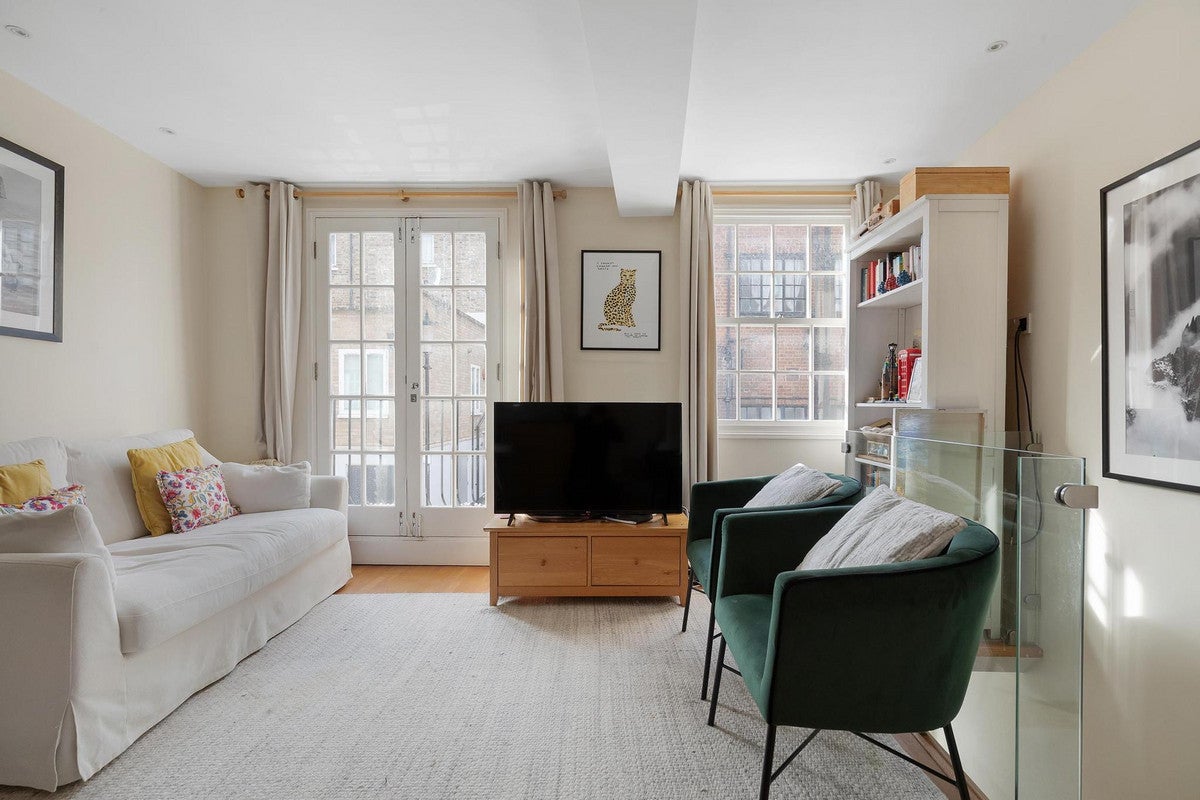 Flat Royal Crescent Mews in Greater London