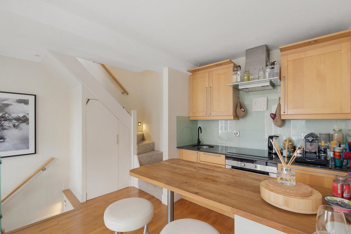 Flat Royal Crescent Mews in Greater London