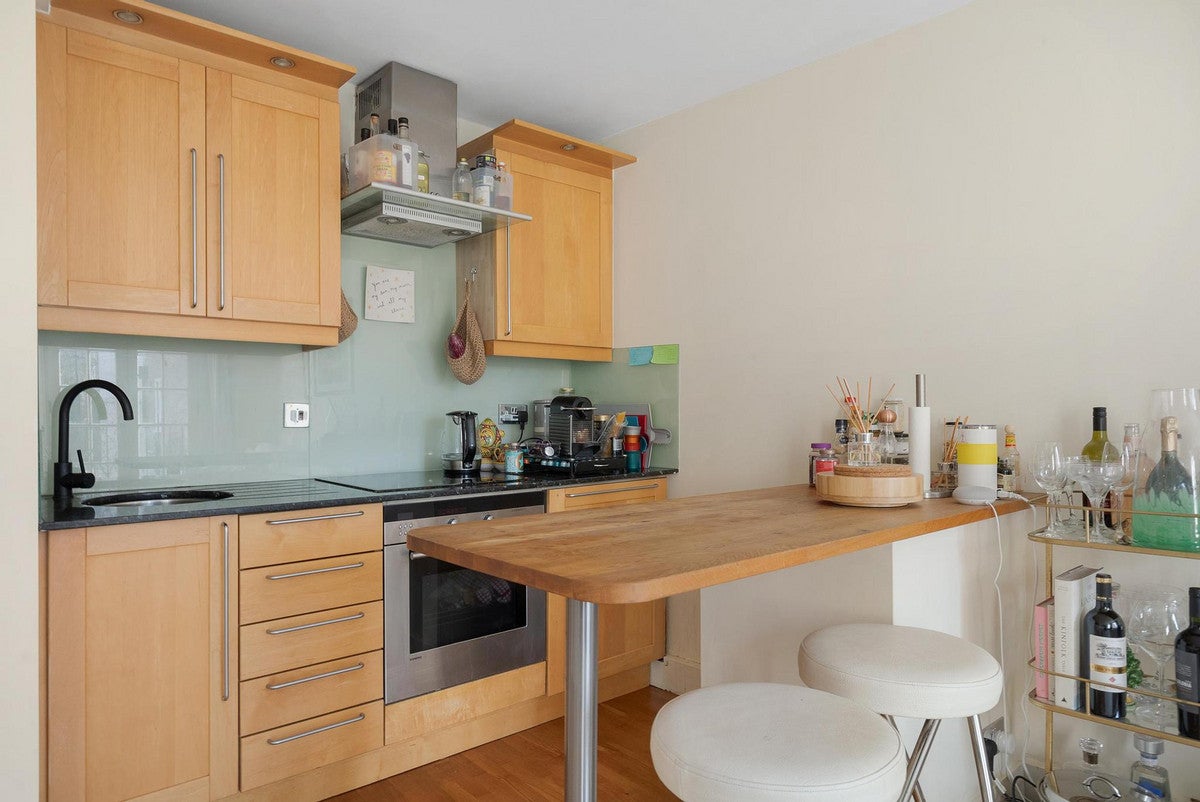 Flat Royal Crescent Mews in Greater London