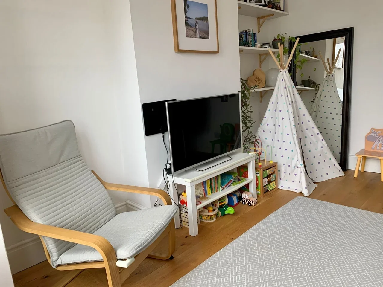 Flat Fernthorpe Road in Greater London