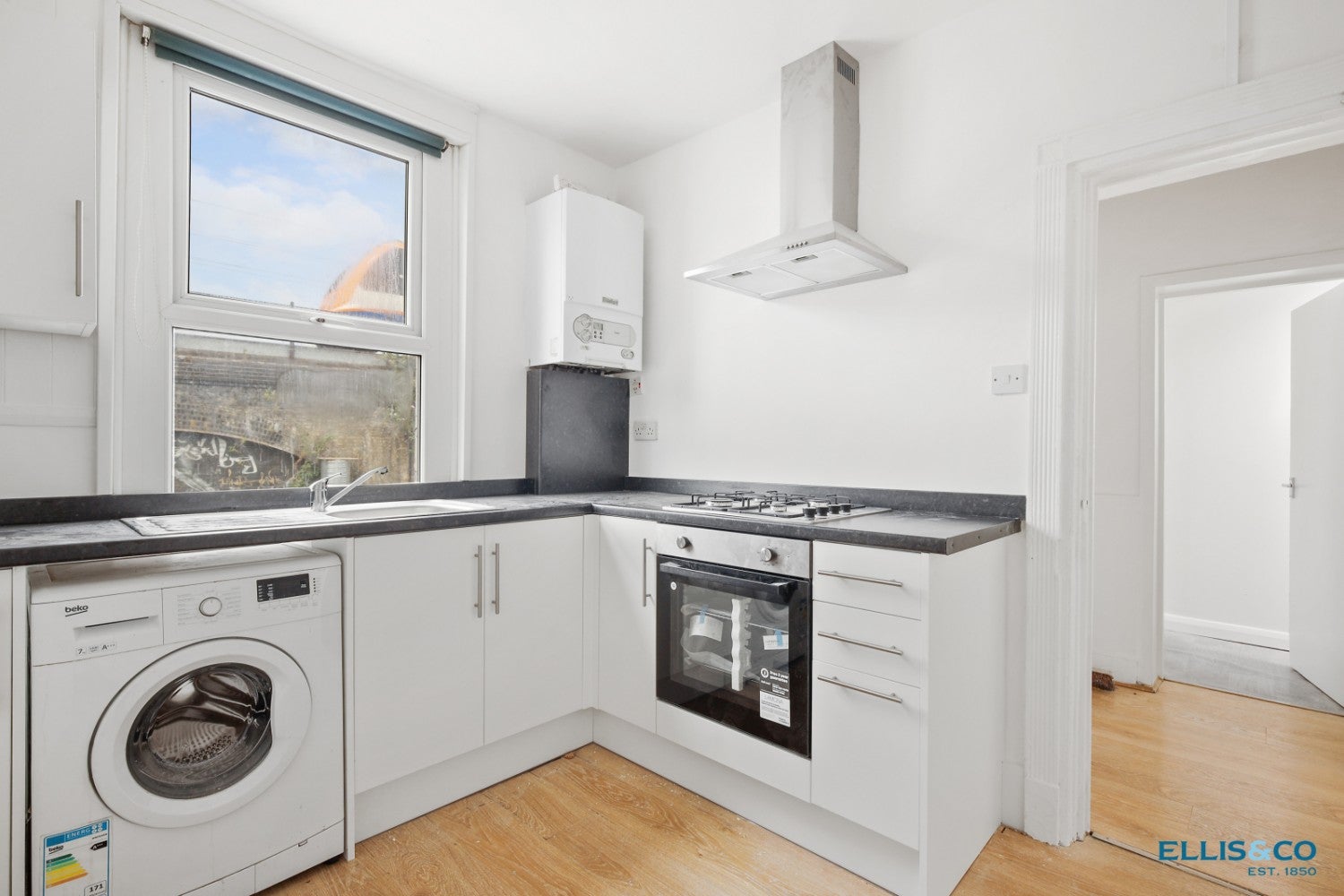 Flat Cambridge Heath Road in Greater London
