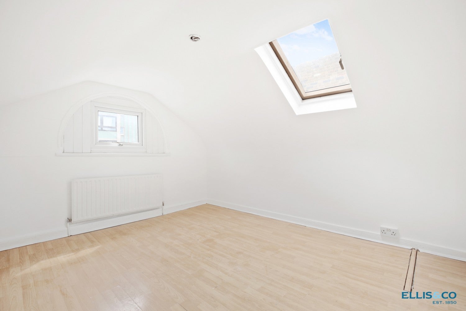 Flat Cambridge Heath Road in Greater London