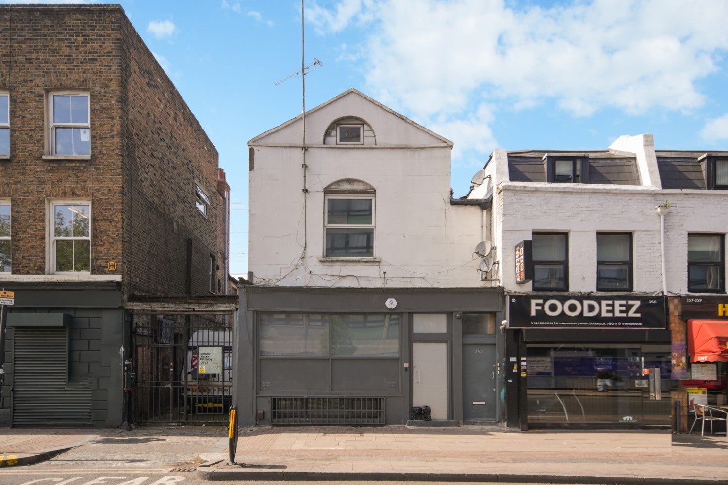 Flat Cambridge Heath Road in Greater London