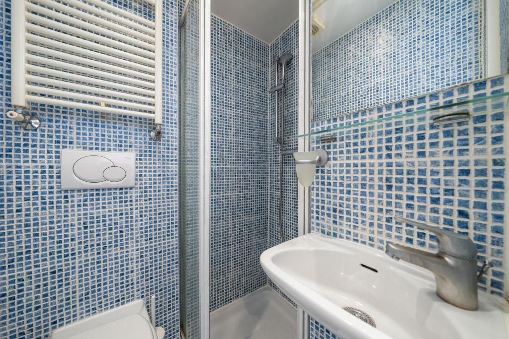 Flat Fairholme Road in Greater London