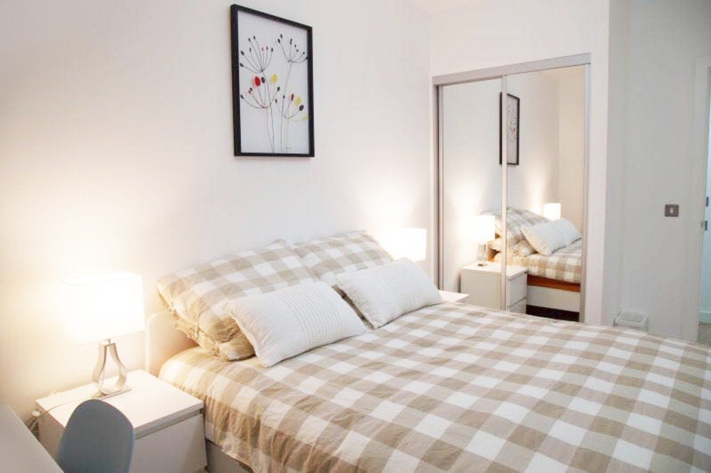 Flat Silvertown Way in Greater London