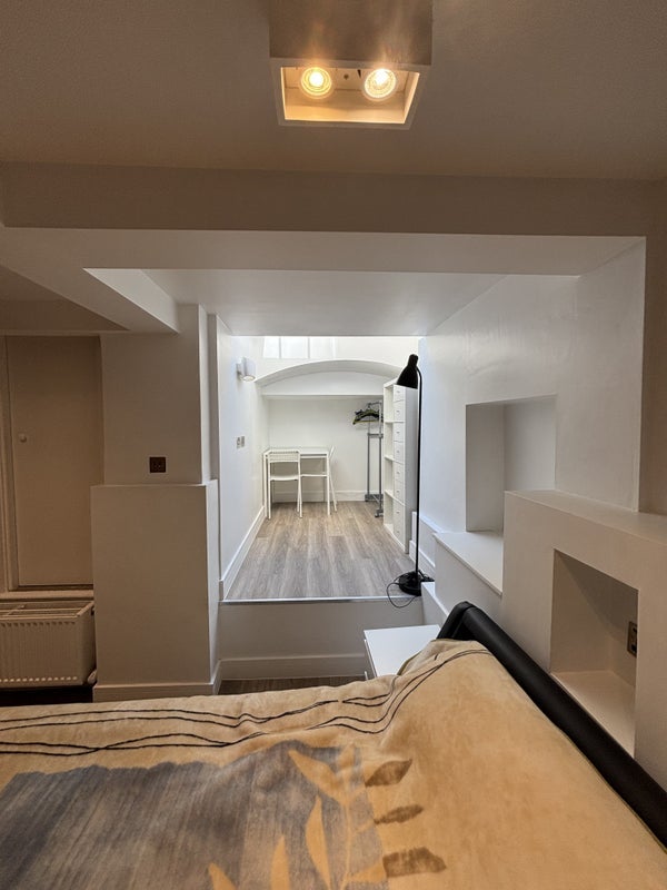 Room Peel Street in Greater London