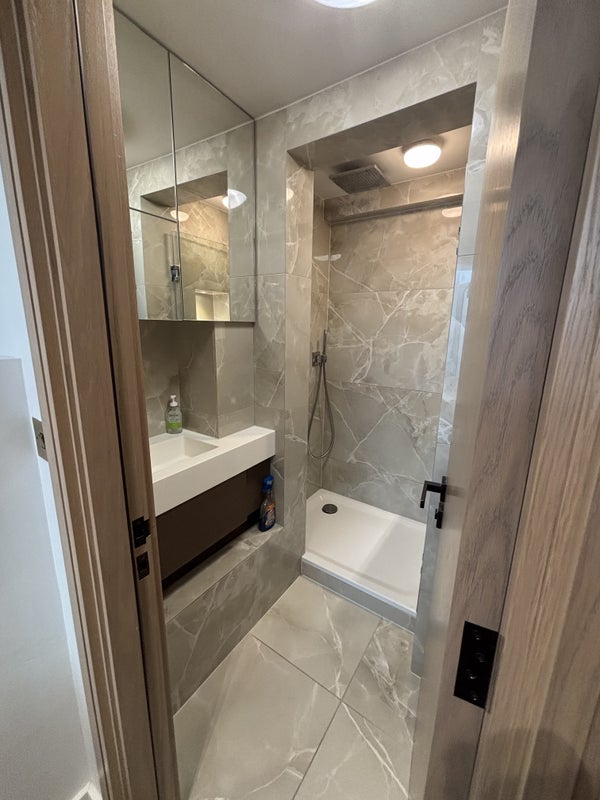 Room Peel Street in Greater London