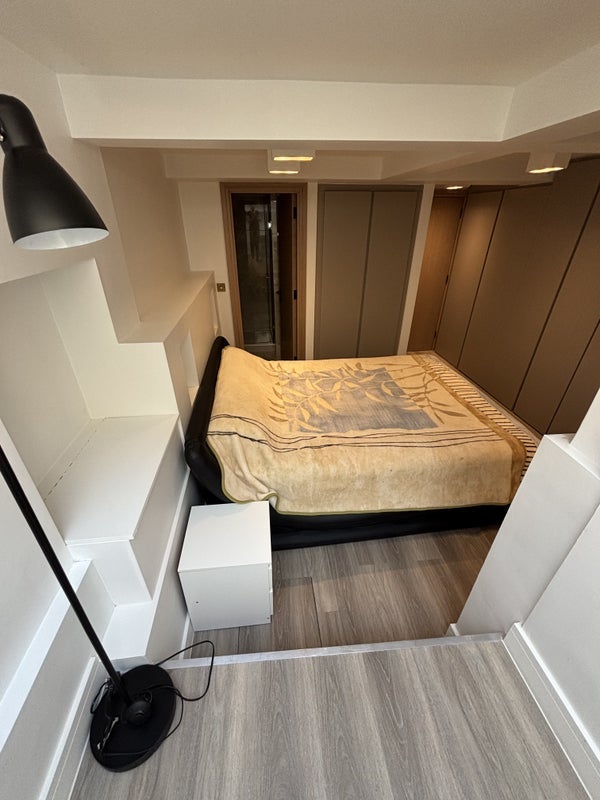 Room Peel Street in Greater London