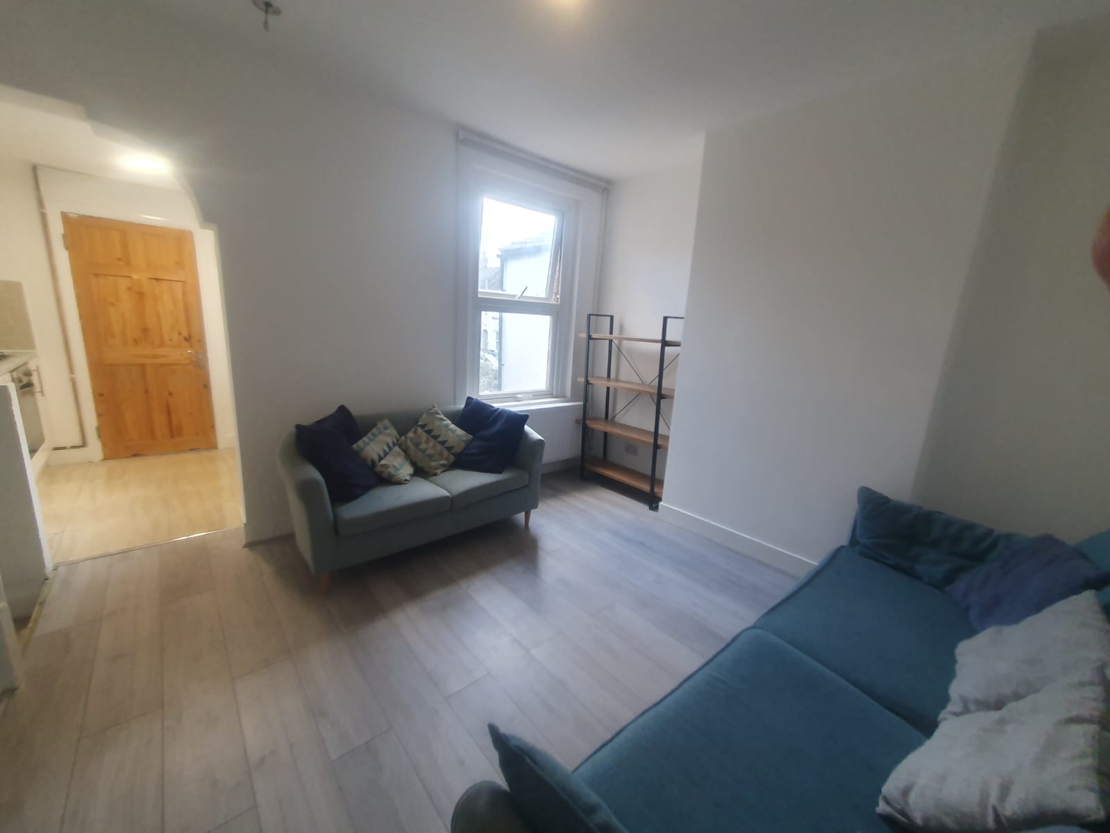 Flat Tavistock Avenue in Greater London