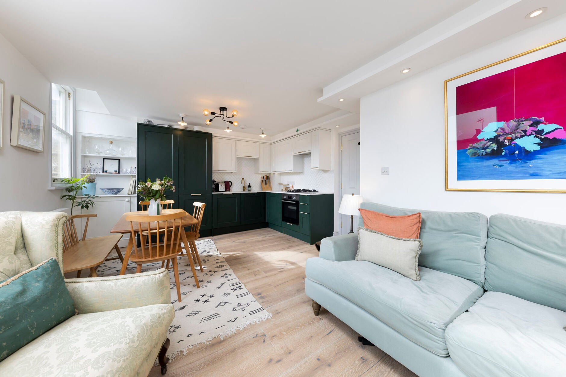 Flat Frithville Gardens in Greater London