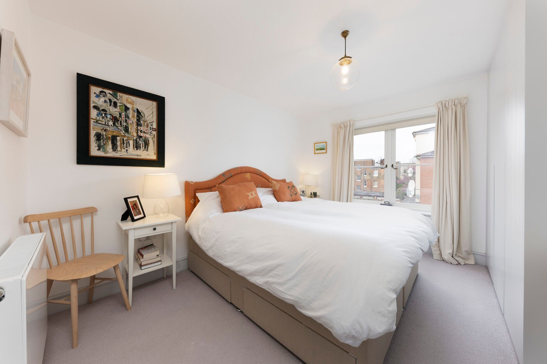 Flat Frithville Gardens in Greater London