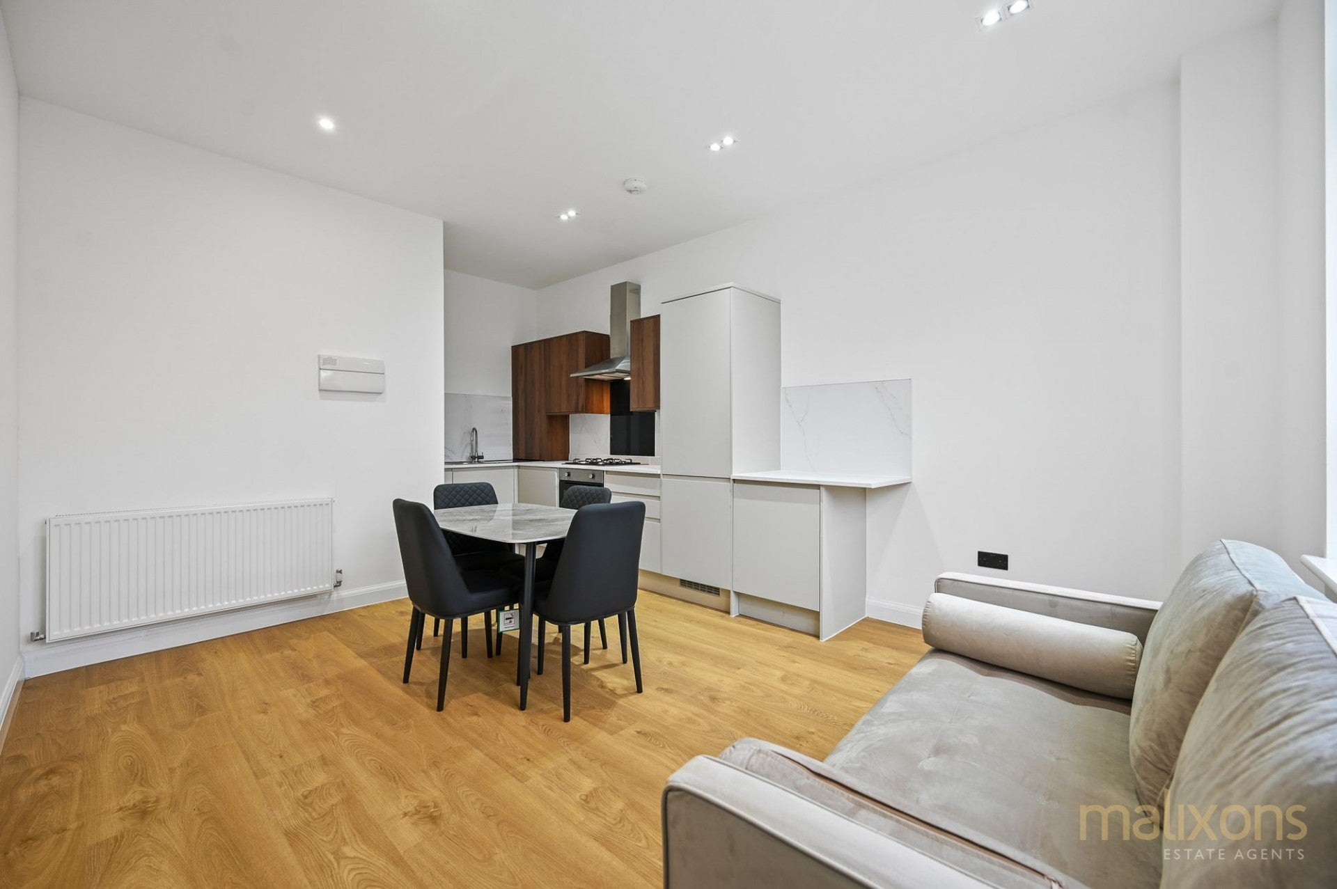 Flat Upper Tooting Road in Greater London