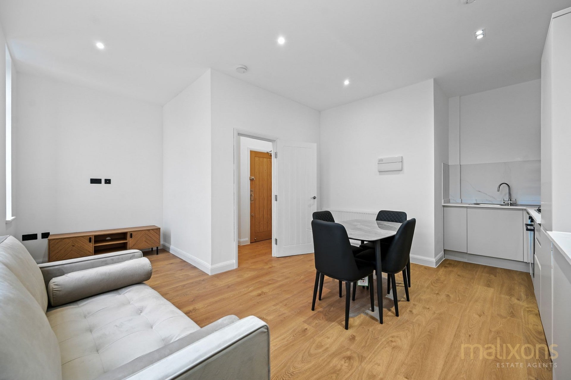 Flat Upper Tooting Road in Greater London