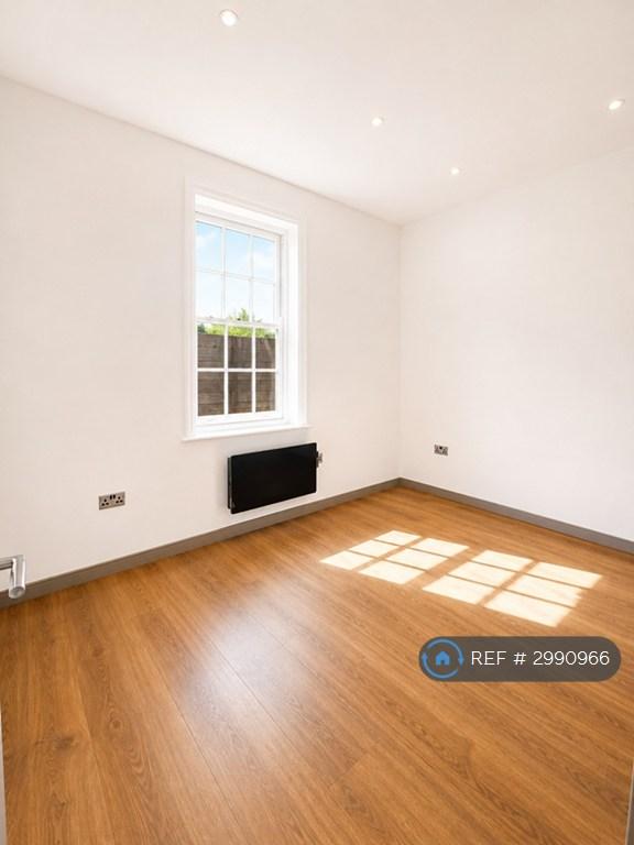 Flat South Street in Rochford