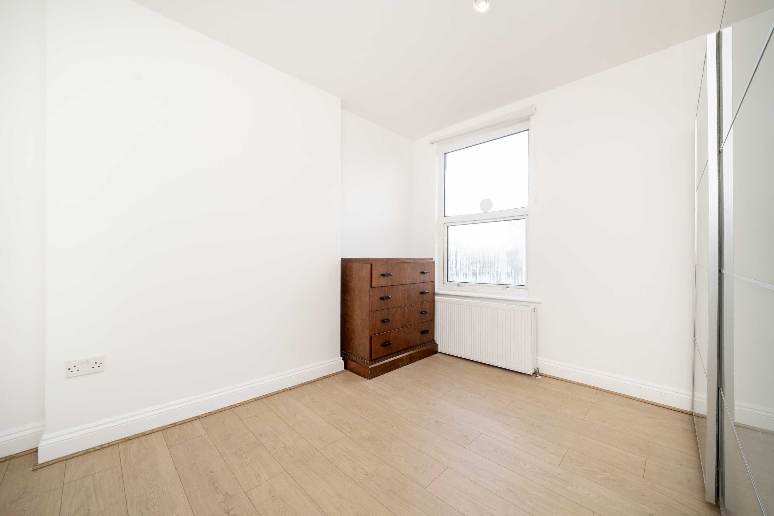 Flat Claremont Road in Greater London