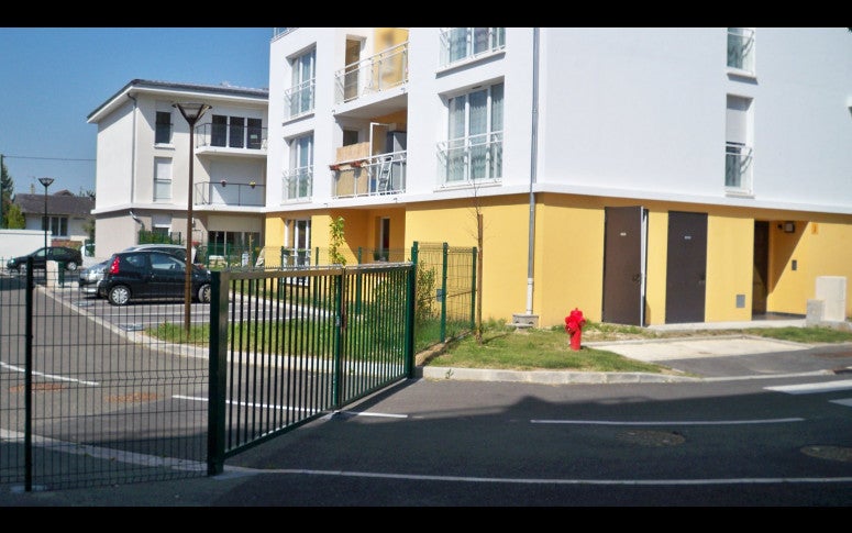 Flat Rue du Faubourg de Neaufles in Gisors