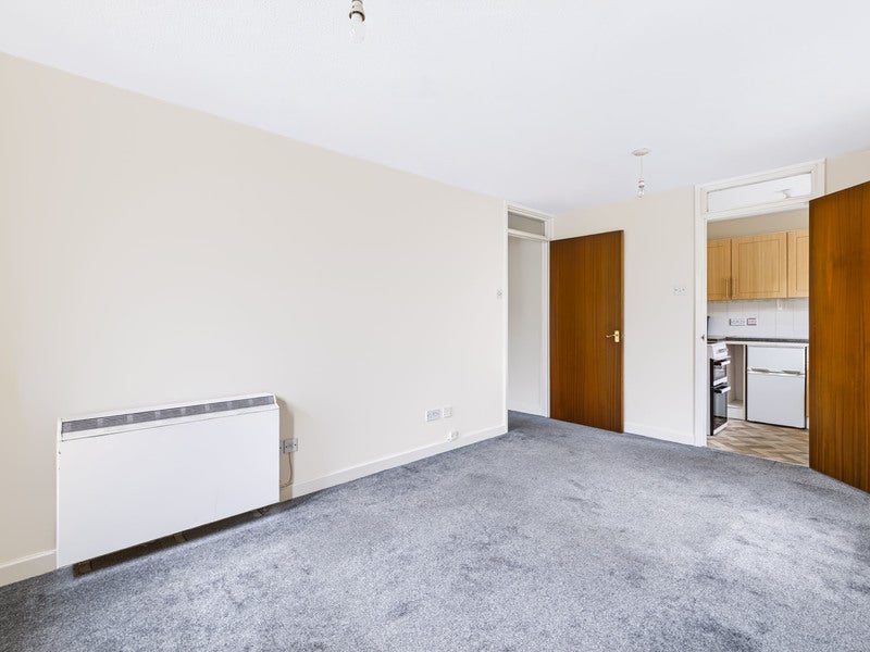 Flat Meadvale Heights in Reigate and Banstead
