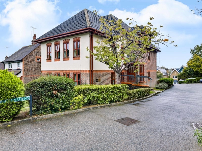 Flat Meadvale Heights in Reigate and Banstead